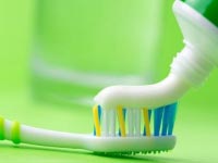 Эксперт рассказала об опасности и обмане зубных паст